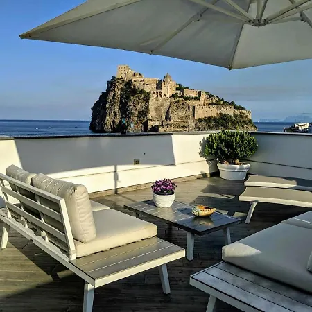 Exclusive * Isquia